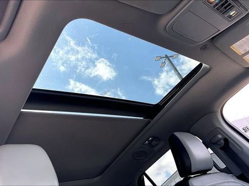 Used 2021 Ford Explorer XLT w/ Equipment Group 202A image 25