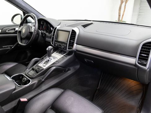 Used 2011 Porsche Cayenne Turbo AWD/4WD image 13
