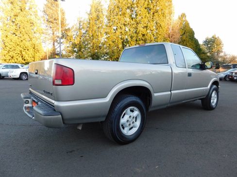 Used 2002 Chevrolet S10 Pickup LS w/ LS Preferred Equipment Group image 2