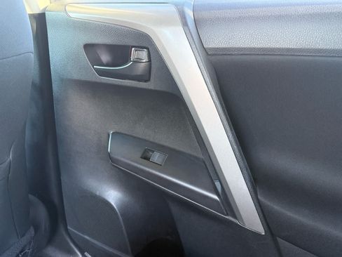 Used 2018 Toyota RAV4 LE FWD image 14
