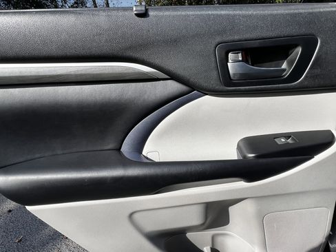 Used 2019 Toyota Highlander Limited Platinum image 30