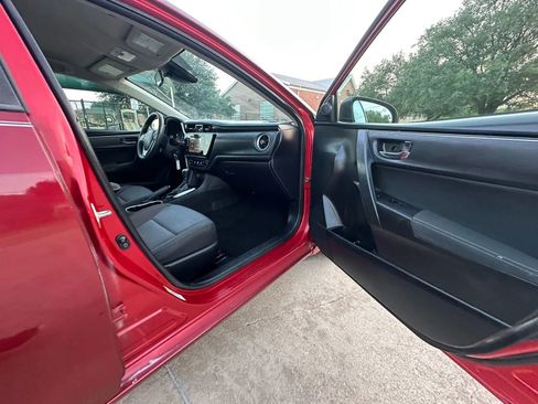 Used 2018 Toyota Corolla LE w/ LE Premium Package FWD image 24