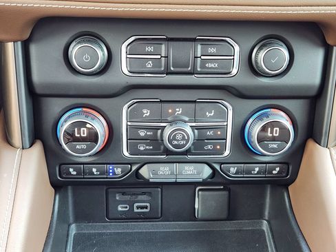 Used 2021 Chevrolet Tahoe High Country AWD/4WD image 19
