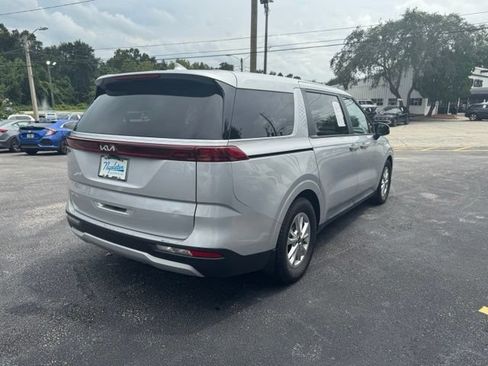 Used 2023 Kia Carnival LX FWD image 6