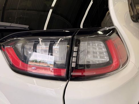 Used 2019 Jeep Cherokee Limited AWD/4WD image 5