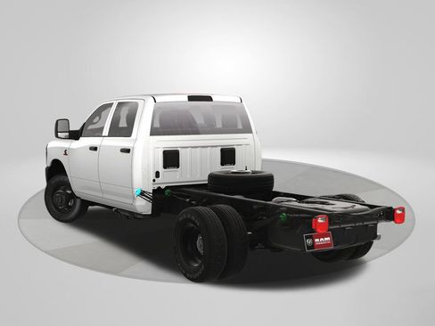 New 2025 RAM 3500 Tradesman AWD/4WD image 4