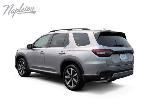 Used 2024 Honda Pilot Touring image 3