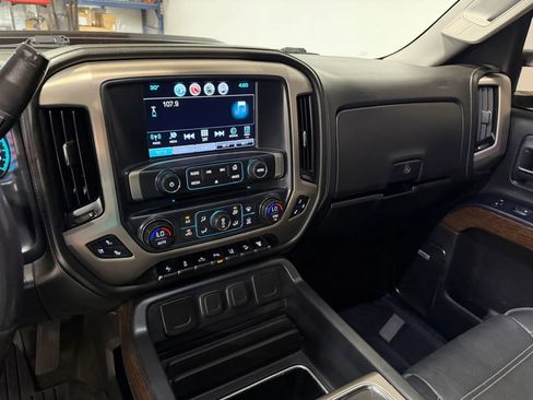 Used 2018 GMC Sierra 2500 Denali w/ Duramax Plus Package AWD/4WD image 15
