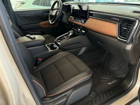 Used 2024 GMC Canyon AT4 w/ Technology Package image 15