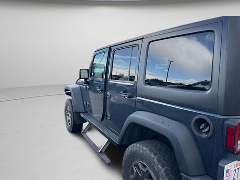 Used 2018 Jeep Wrangler Unlimited Rubicon w/ Cold Weather Group AWD/4WD image 12