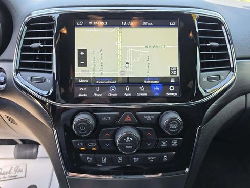 Used 2022 Jeep Grand Cherokee Laredo X RWD image 28