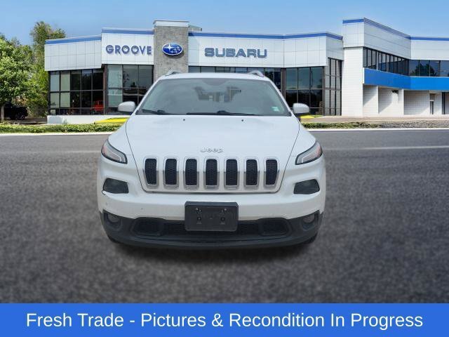 Used 2018 Jeep Cherokee Latitude Plus w/ Cold Weather Group AWD/4WD image 8