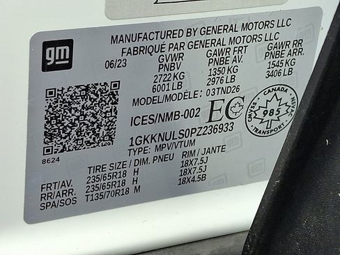 Used 2023 GMC Acadia SLT image 32