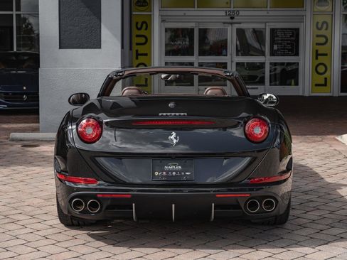 Used 2015 Ferrari California T image 18