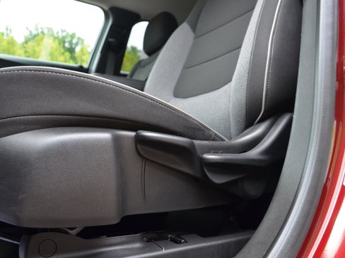 Used 2025 Chevrolet TrailBlazer LT AWD/4WD image 25