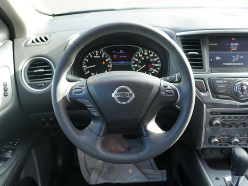Used 2017 Nissan Pathfinder SL FWD image 17