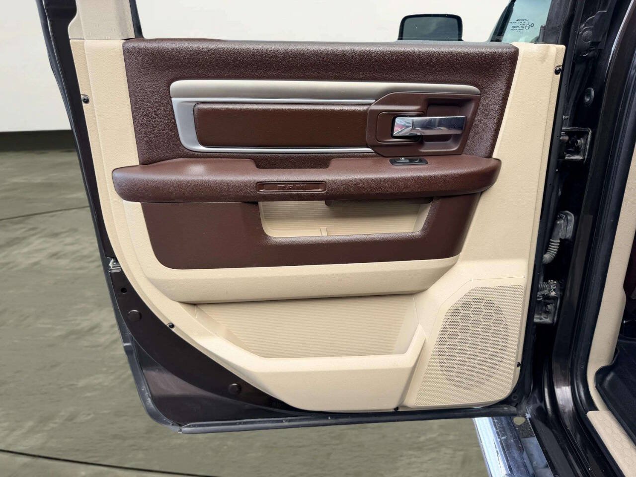 Used 2017 RAM 2500 SLT AWD/4WD image 19
