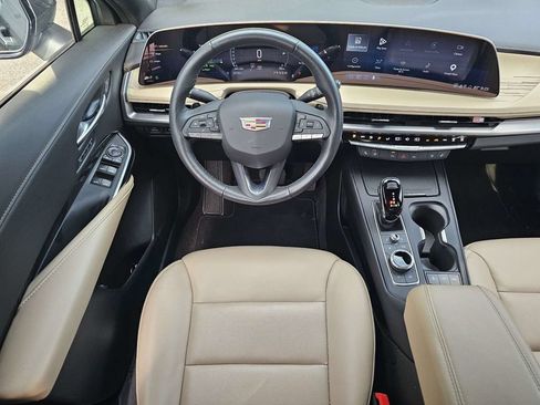 Used 2025 Cadillac XT4 Premium Luxury FWD image 16