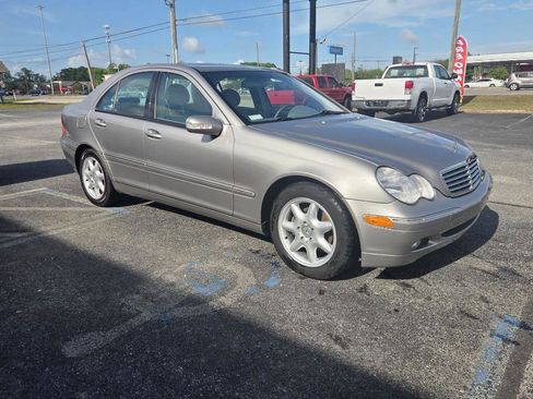 Used 2003 Mercedes-Benz C 240 Sedan image 4