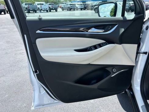 Used 2023 Buick Enclave Essence w/ Sport Touring Edition image 12