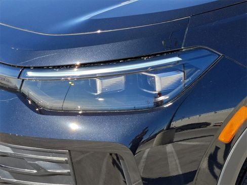 New 2026 Volkswagen Tiguan SE image 7