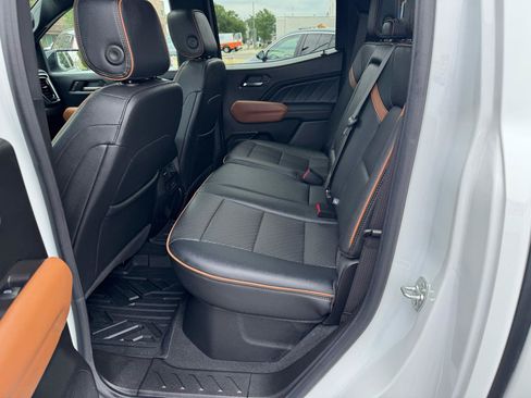 Used 2025 GMC Canyon AT4 w/ Technology Plus Package AWD/4WD image 10