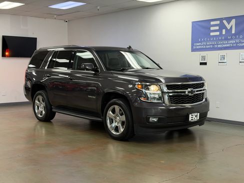 Used 2018 Chevrolet Tahoe LT w/ Luxury Package RWD image 2