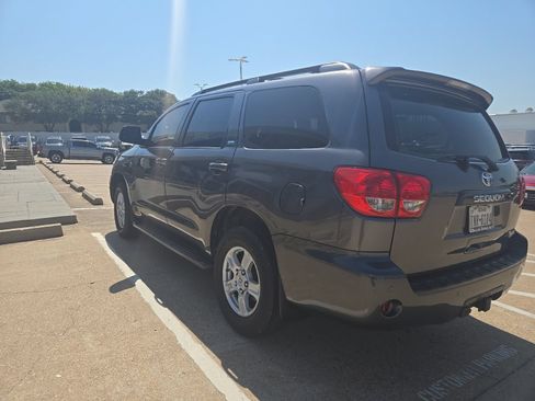 Used 2017 Toyota Sequoia SR5 w/ Premium Package RWD image 11