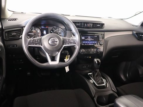 Used 2021 Nissan Rogue Sport S image 2