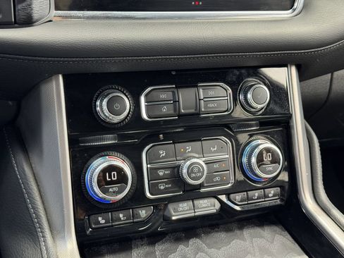Used 2024 GMC Yukon Denali RWD image 16