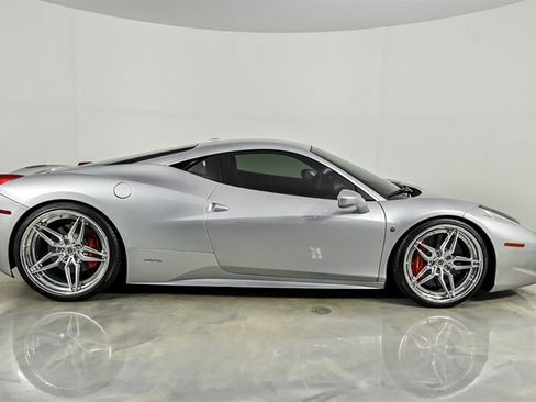Used 2013 Ferrari 458 Italia Coupe RWD image 10