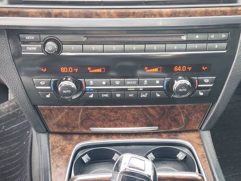 Used 2015 BMW 750Li RWD image 18