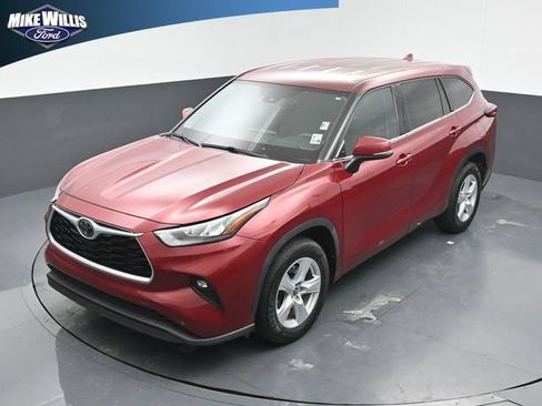 Used 2020 Toyota Highlander LE FWD image 11