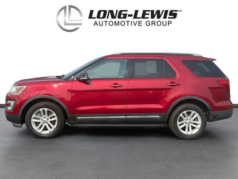 Used 2017 Ford Explorer XLT w/ Equipment Group 202A FWD image 2