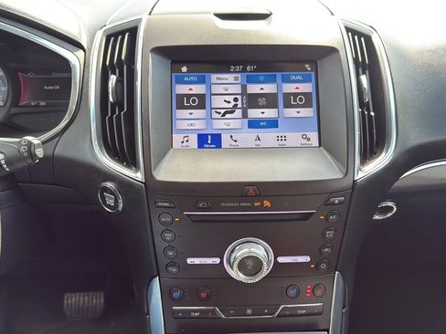 Used 2019 Ford Edge Titanium w/ Equipment Group 301A AWD/4WD image 18