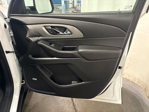 Used 2023 Chevrolet Traverse LT w/ LT Premium Package AWD/4WD image 36