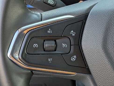 Used 2025 Chevrolet Trax LT w/ LT Convenience Package FWD image 19