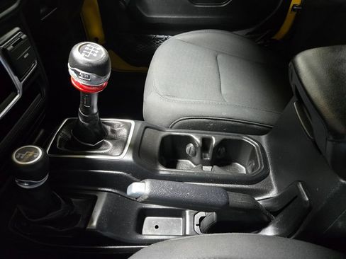 Used 2019 Jeep Wrangler Sport AWD/4WD image 26