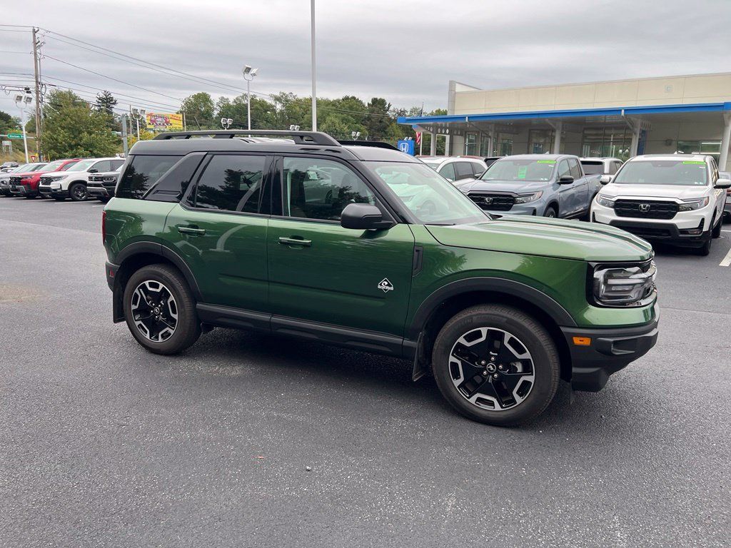 Used 2024 Ford Bronco Sport Outer Banks AWD/4WD image 2