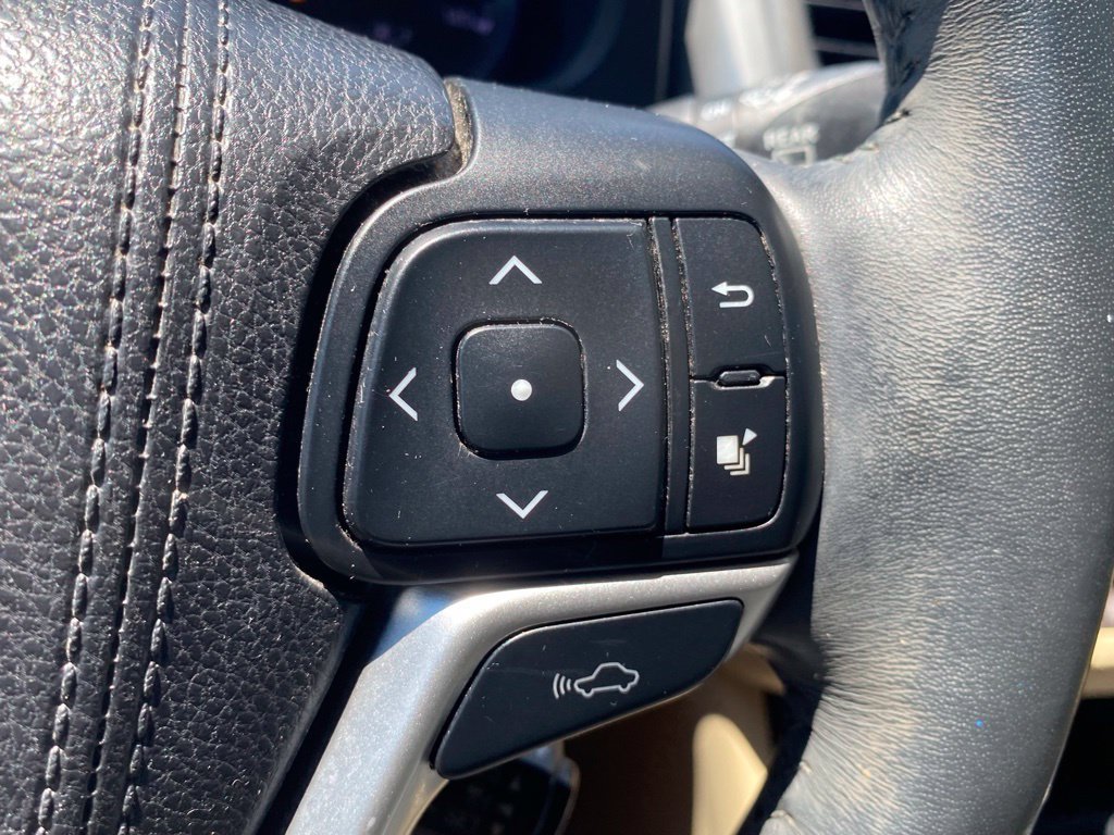 Used 2016 Toyota Highlander Limited Platinum FWD image 29