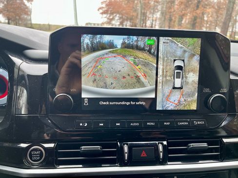 Used 2024 Nissan Pathfinder Platinum w/ Cargo Package image 27