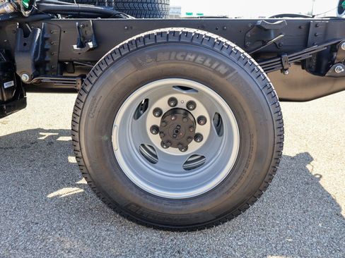 New 2026 GMC Sierra 3500 SLE image 30