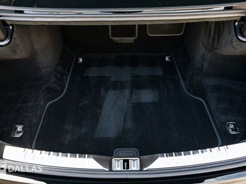 Used 2024 Bentley Flying Spur V8 image 34