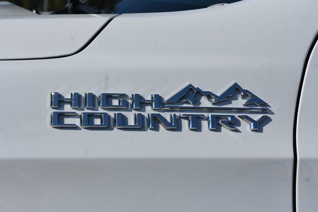 New 2026 Chevrolet Suburban High Country w/ Sun And Tow Package AWD/4WD image 10