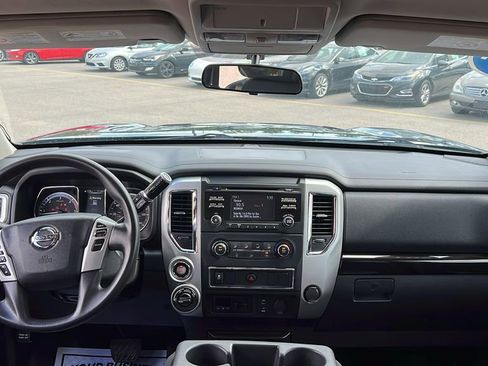 Used 2017 Nissan Titan SV AWD/4WD image 12