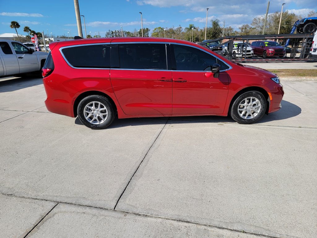 New 2026 Chrysler Pacifica Select FWD image 6