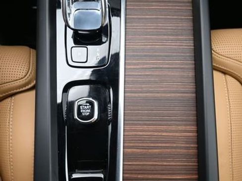 Used 2023 Volvo XC60 B6 Ultimate w/ Climate Package image 10