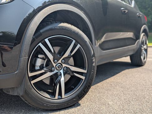 Used 2025 Volvo XC40 B5 Core AWD/4WD image 36