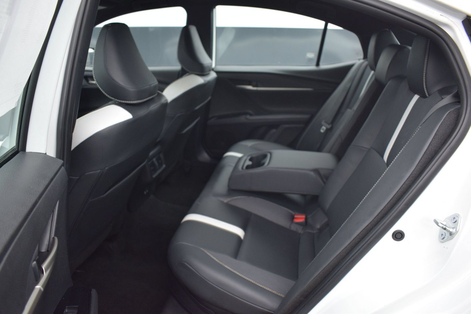 Used 2025 Toyota Camry SE FWD image 12