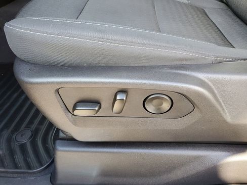 Used 2024 Chevrolet Silverado 1500 LT image 6